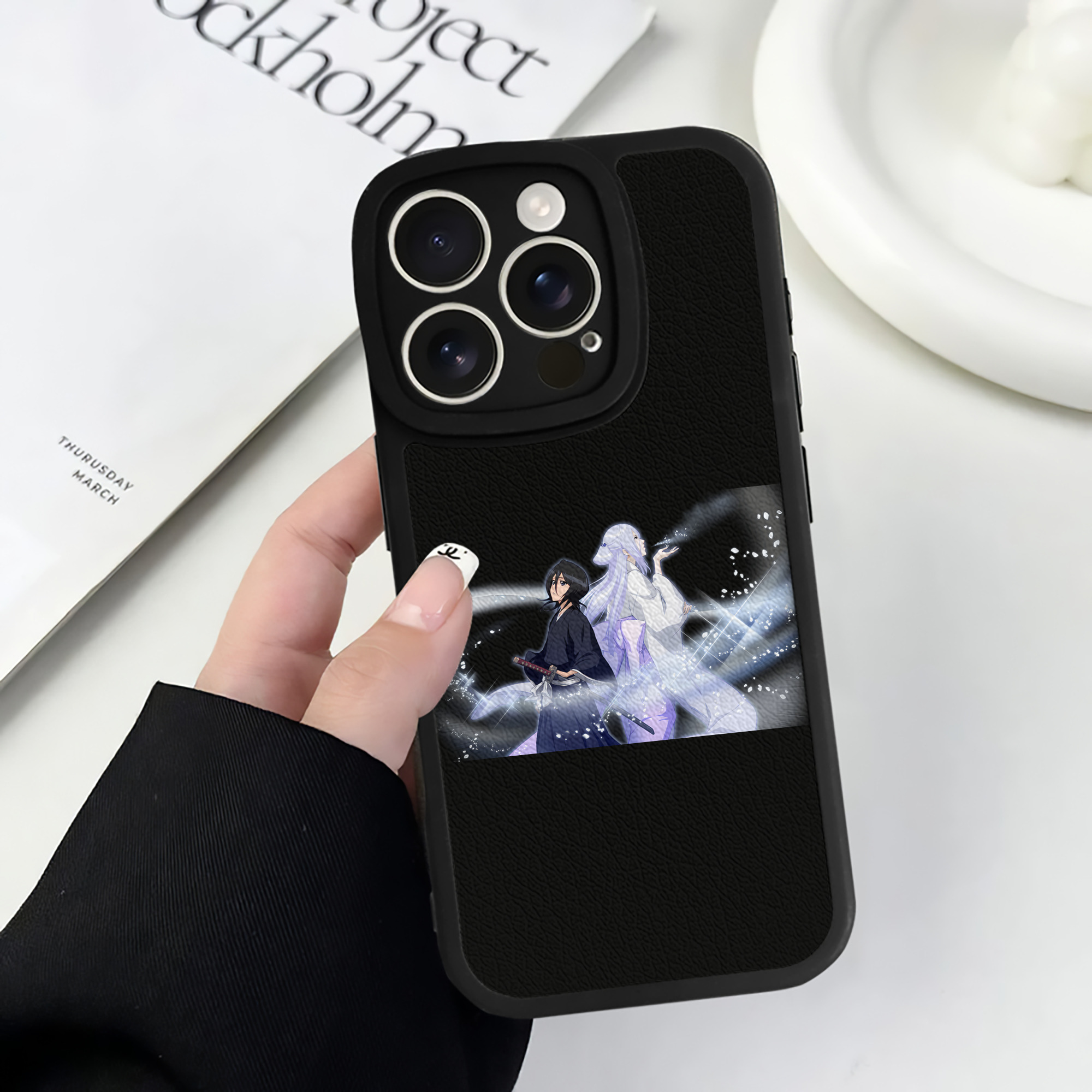 （画像用） ブリーチ 朽木ルキア BLEACH Kuchiki Rukia 【iPhone 16シリーズ対応】シリコンスマホケース（レザー調） 材質：シリコン